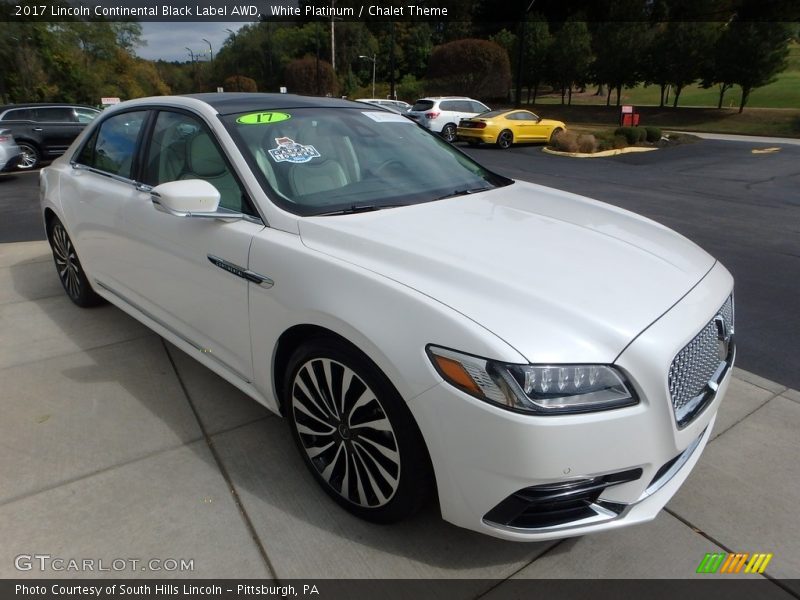 Front 3/4 View of 2017 Continental Black Label AWD