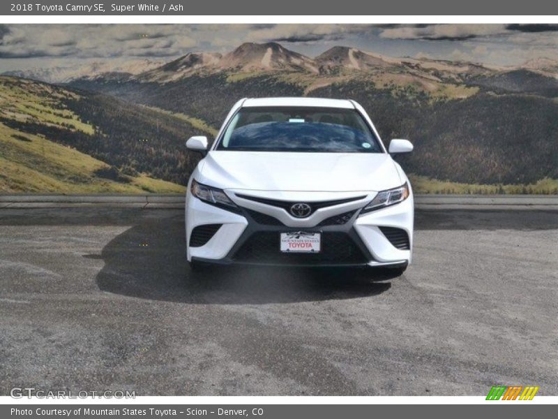 Super White / Ash 2018 Toyota Camry SE