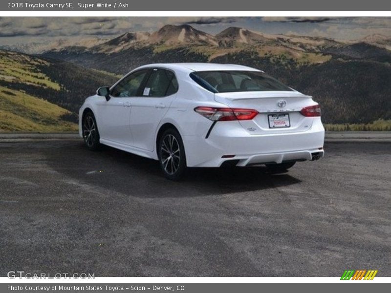 Super White / Ash 2018 Toyota Camry SE