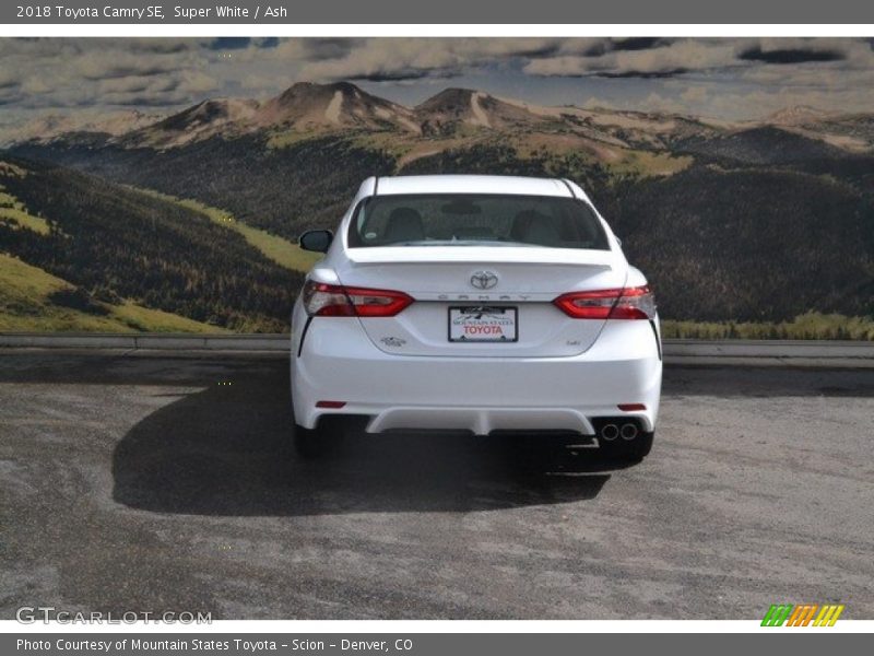 Super White / Ash 2018 Toyota Camry SE