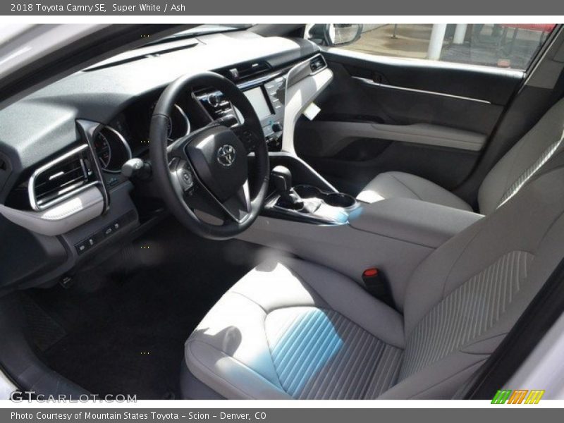 Super White / Ash 2018 Toyota Camry SE