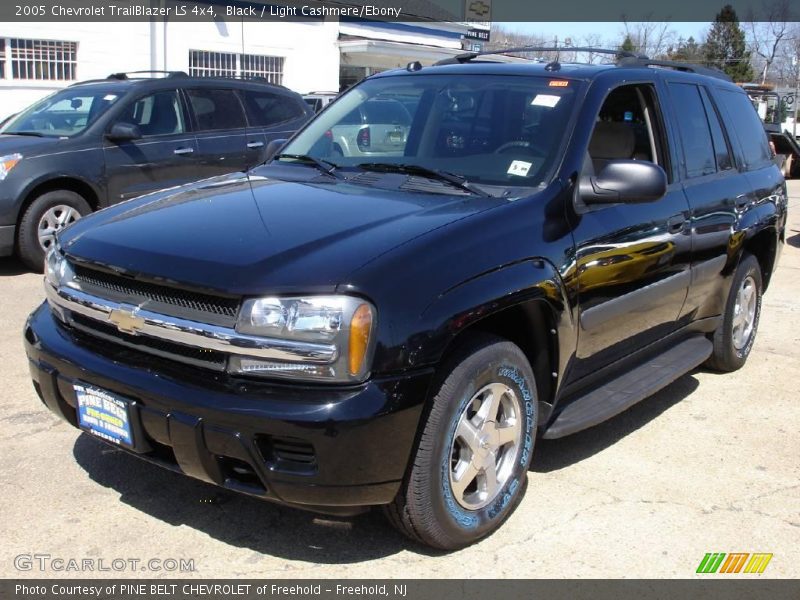 Black / Light Cashmere/Ebony 2005 Chevrolet TrailBlazer LS 4x4