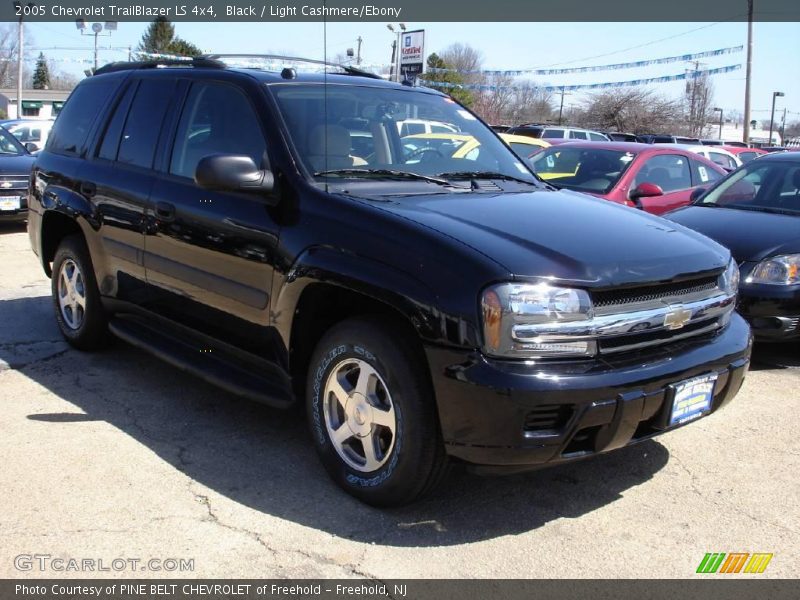 Black / Light Cashmere/Ebony 2005 Chevrolet TrailBlazer LS 4x4