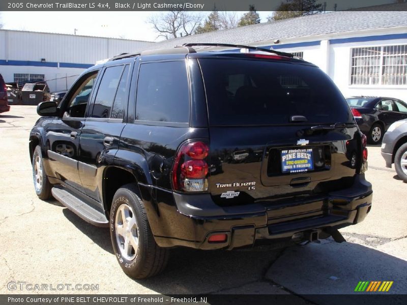 Black / Light Cashmere/Ebony 2005 Chevrolet TrailBlazer LS 4x4