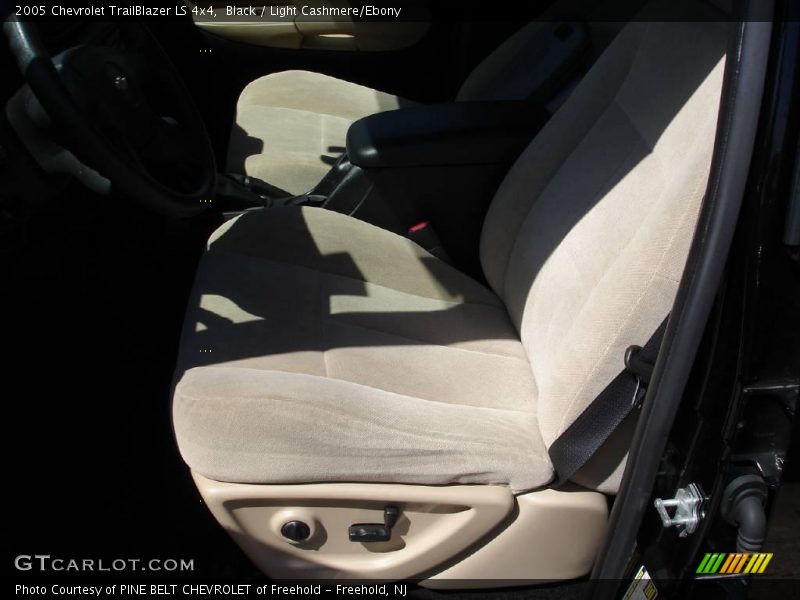 Black / Light Cashmere/Ebony 2005 Chevrolet TrailBlazer LS 4x4