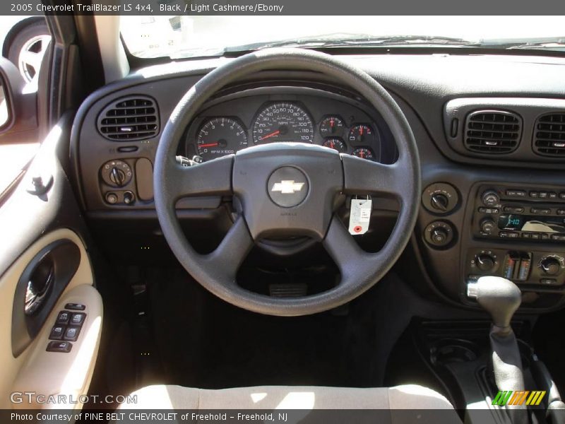 Black / Light Cashmere/Ebony 2005 Chevrolet TrailBlazer LS 4x4