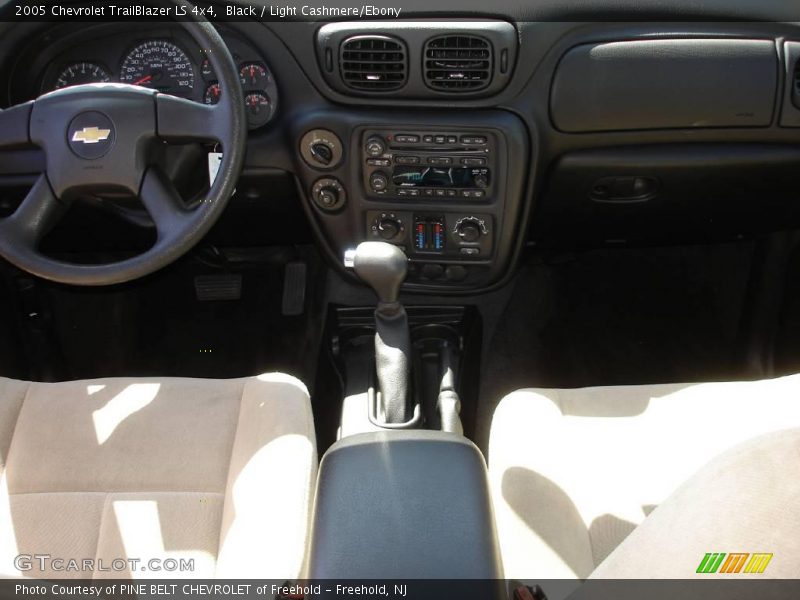 Black / Light Cashmere/Ebony 2005 Chevrolet TrailBlazer LS 4x4