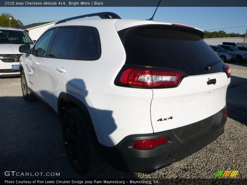 Bright White / Black 2018 Jeep Cherokee Altitude 4x4