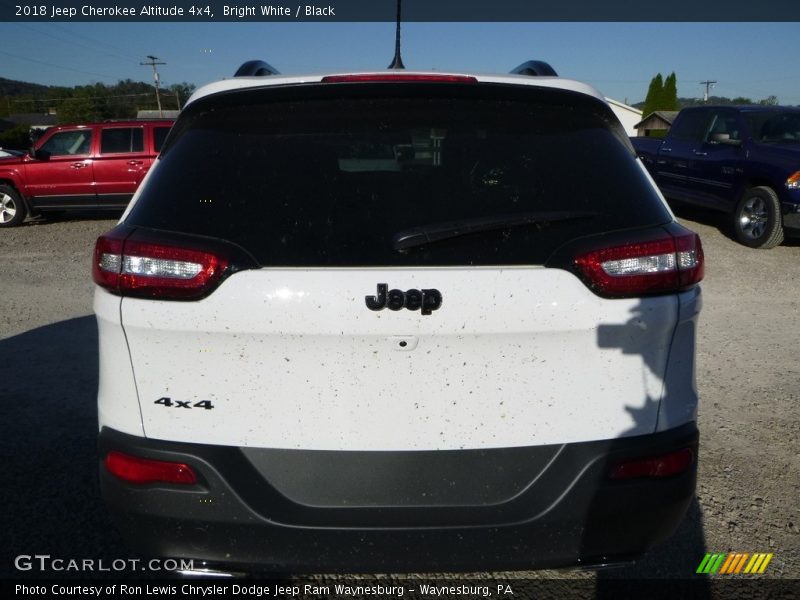 Bright White / Black 2018 Jeep Cherokee Altitude 4x4