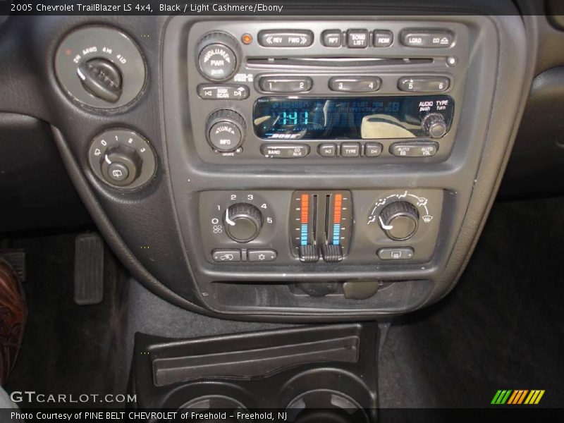 Black / Light Cashmere/Ebony 2005 Chevrolet TrailBlazer LS 4x4