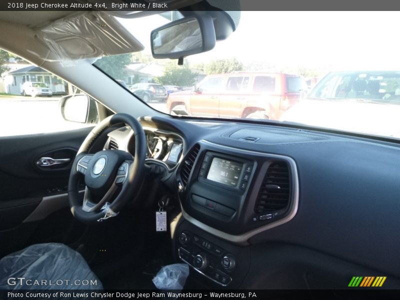 Bright White / Black 2018 Jeep Cherokee Altitude 4x4