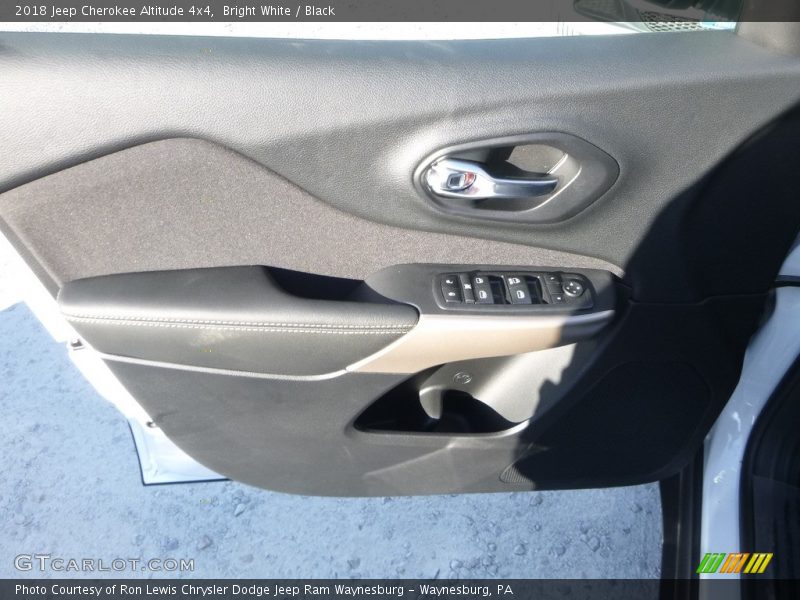 Bright White / Black 2018 Jeep Cherokee Altitude 4x4