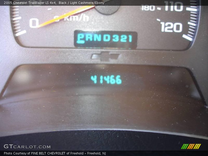 Black / Light Cashmere/Ebony 2005 Chevrolet TrailBlazer LS 4x4