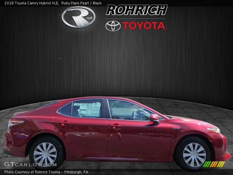 Ruby Flare Pearl / Black 2018 Toyota Camry Hybrid XLE