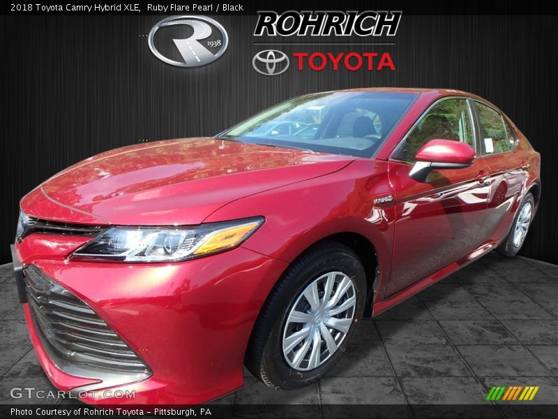 Ruby Flare Pearl / Black 2018 Toyota Camry Hybrid XLE