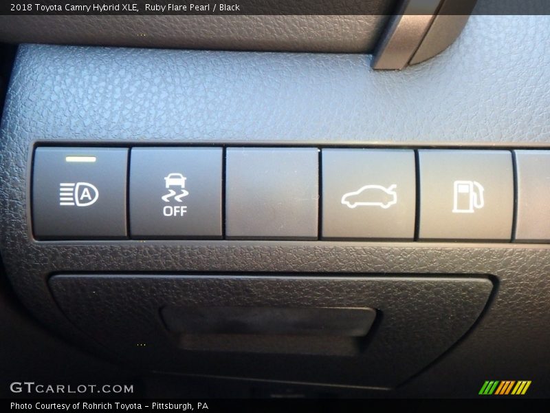 Ruby Flare Pearl / Black 2018 Toyota Camry Hybrid XLE