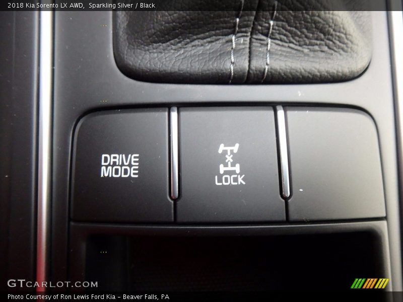 Sparkling Silver / Black 2018 Kia Sorento LX AWD