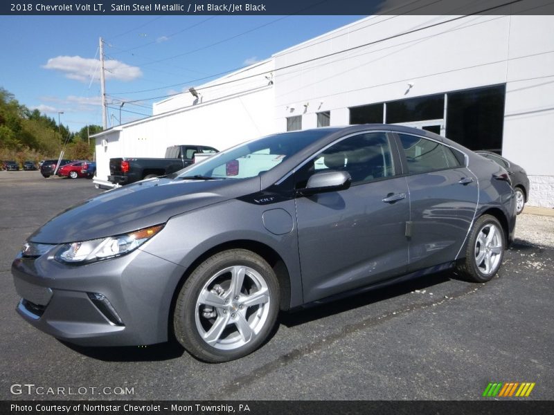 Front 3/4 View of 2018 Volt LT