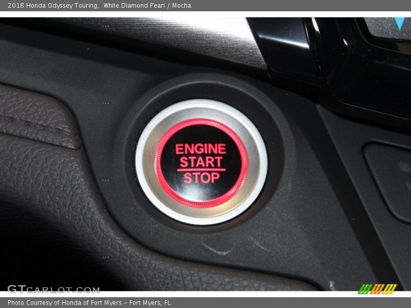 White Diamond Pearl / Mocha 2018 Honda Odyssey Touring