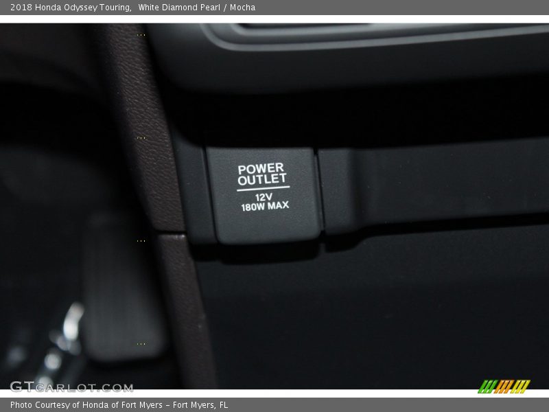 White Diamond Pearl / Mocha 2018 Honda Odyssey Touring