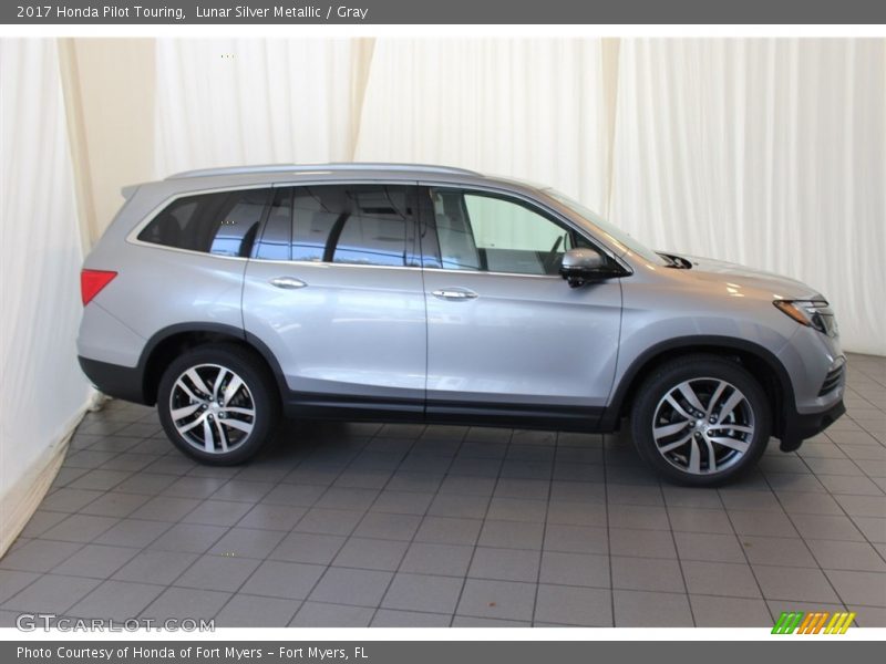 Lunar Silver Metallic / Gray 2017 Honda Pilot Touring