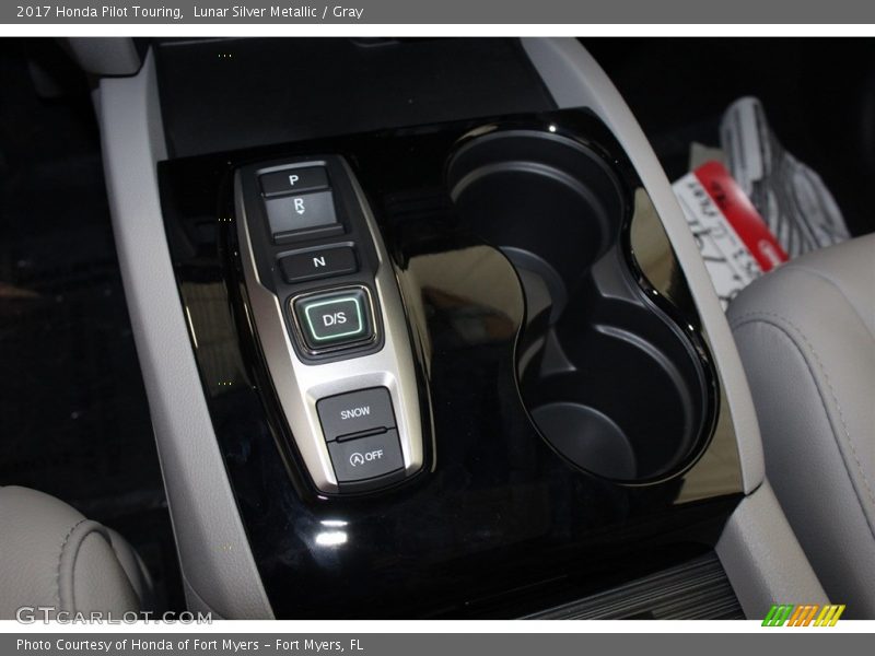Lunar Silver Metallic / Gray 2017 Honda Pilot Touring