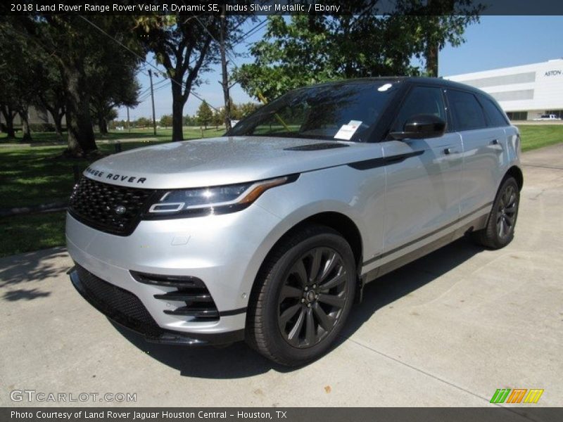 Front 3/4 View of 2018 Range Rover Velar R Dynamic SE