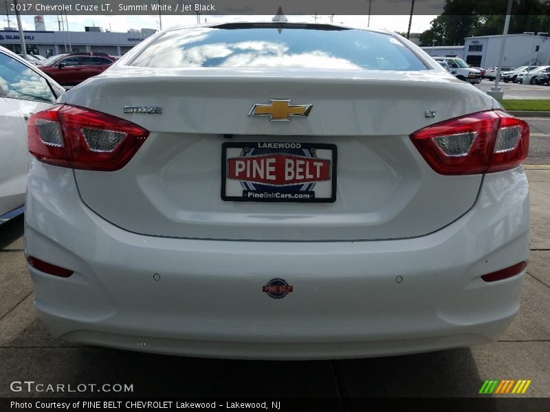 Summit White / Jet Black 2017 Chevrolet Cruze LT