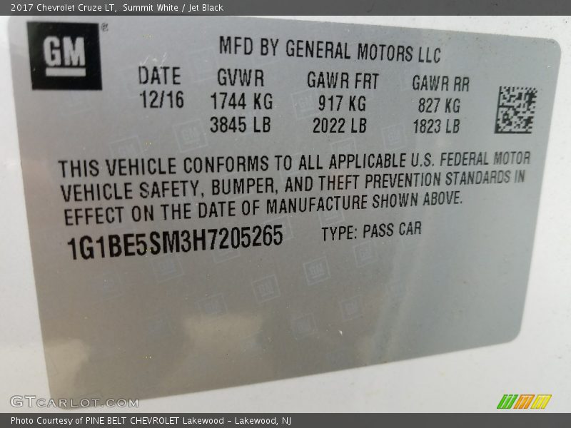 Summit White / Jet Black 2017 Chevrolet Cruze LT