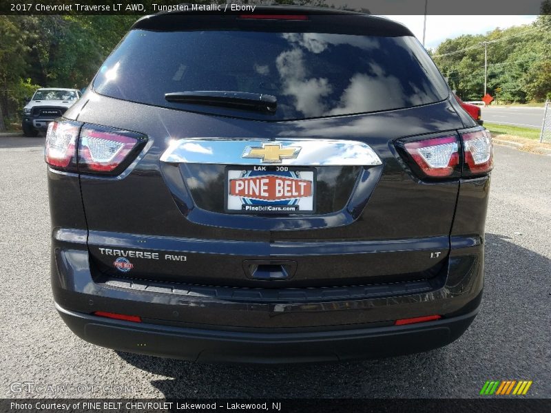 Tungsten Metallic / Ebony 2017 Chevrolet Traverse LT AWD