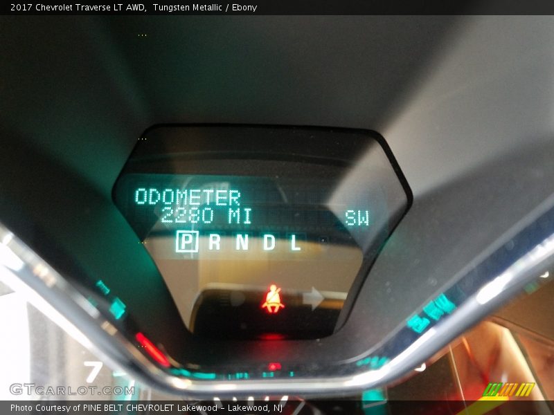 Tungsten Metallic / Ebony 2017 Chevrolet Traverse LT AWD