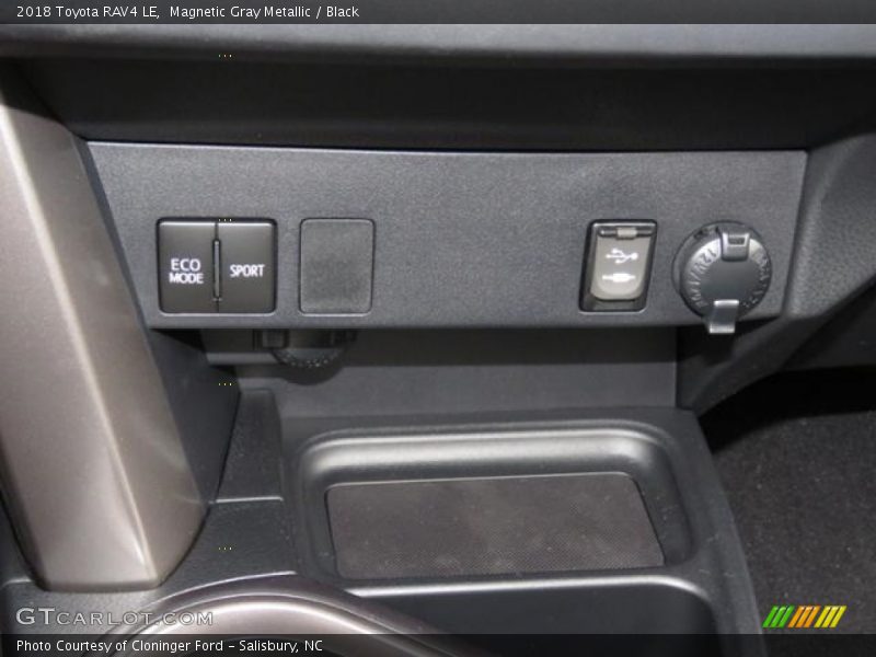 Magnetic Gray Metallic / Black 2018 Toyota RAV4 LE