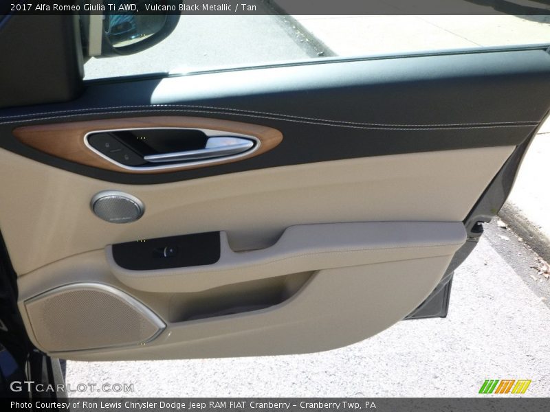 Vulcano Black Metallic / Tan 2017 Alfa Romeo Giulia Ti AWD