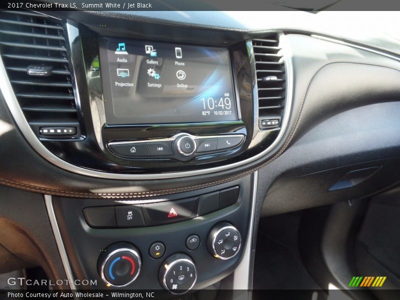 Summit White / Jet Black 2017 Chevrolet Trax LS