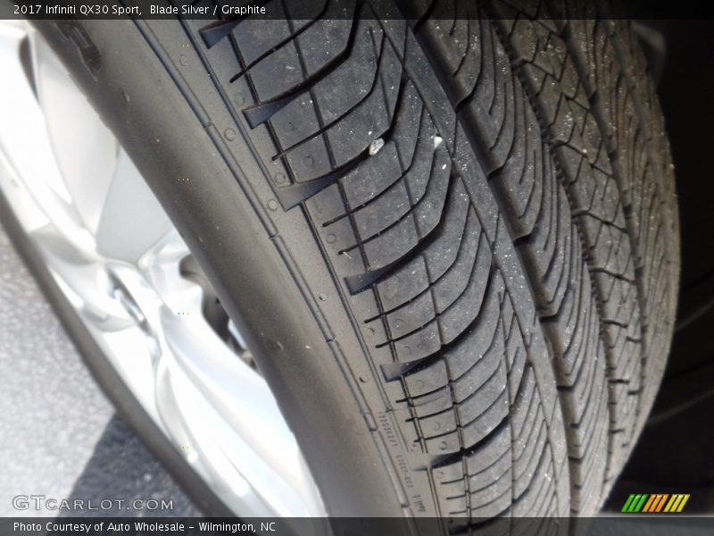 Blade Silver / Graphite 2017 Infiniti QX30 Sport