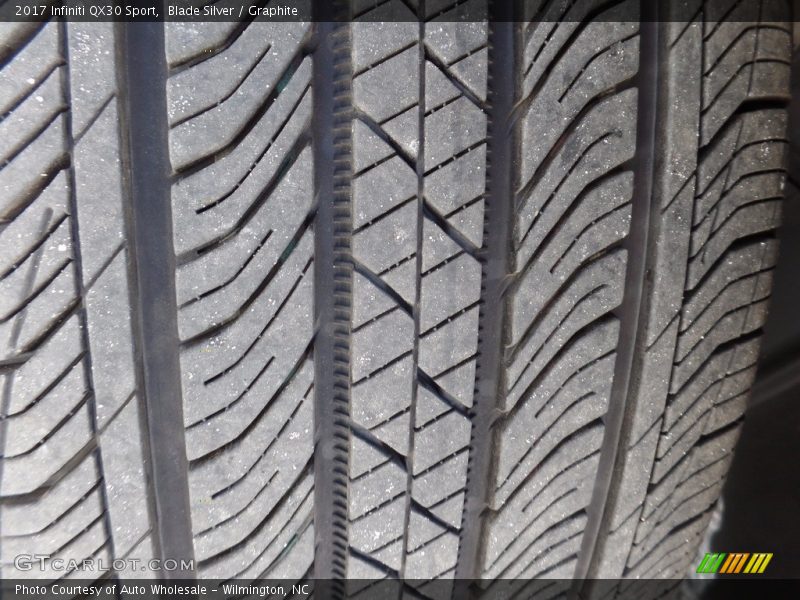 Blade Silver / Graphite 2017 Infiniti QX30 Sport