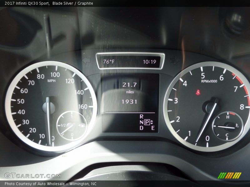 Blade Silver / Graphite 2017 Infiniti QX30 Sport