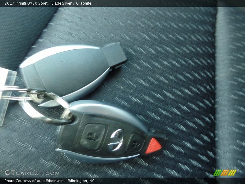 Blade Silver / Graphite 2017 Infiniti QX30 Sport