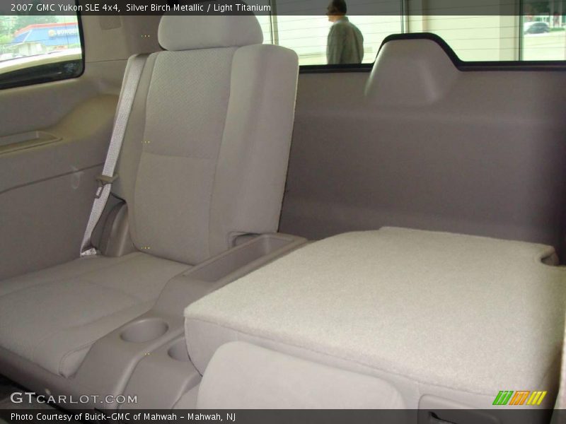 Silver Birch Metallic / Light Titanium 2007 GMC Yukon SLE 4x4