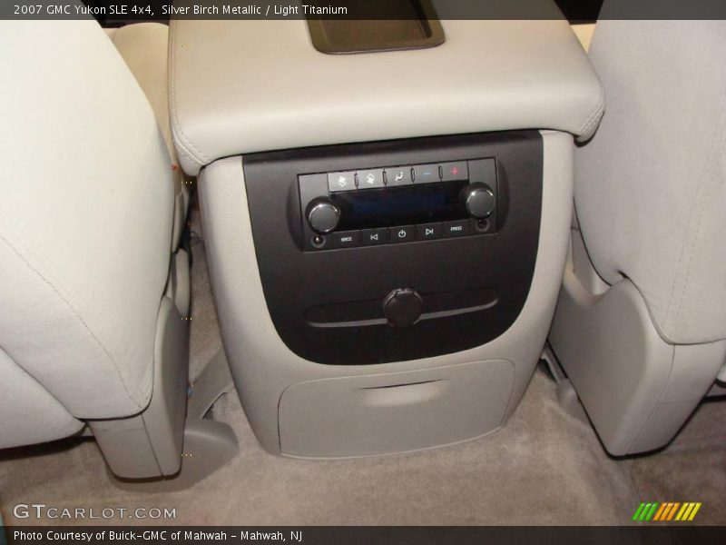 Silver Birch Metallic / Light Titanium 2007 GMC Yukon SLE 4x4