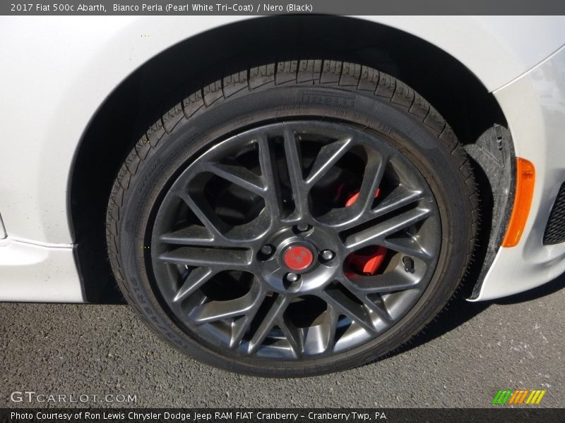 Bianco Perla (Pearl White Tri-Coat) / Nero (Black) 2017 Fiat 500c Abarth