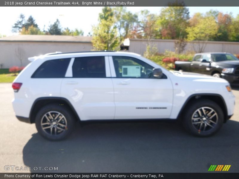 Bright White / Black/Ruby Red 2018 Jeep Grand Cherokee Trailhawk 4x4