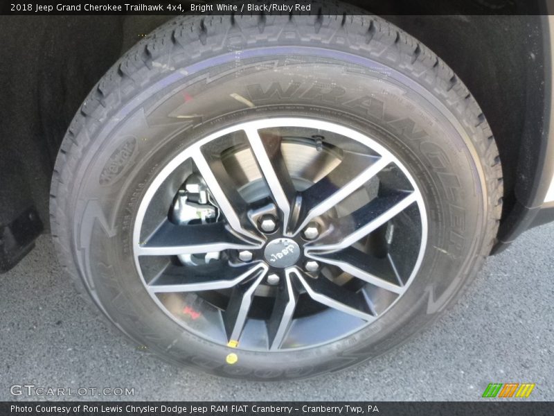 Bright White / Black/Ruby Red 2018 Jeep Grand Cherokee Trailhawk 4x4