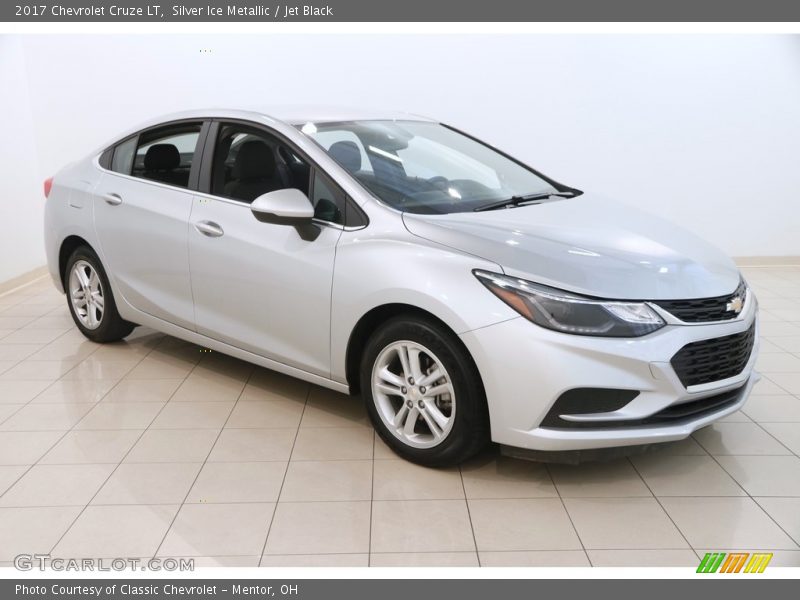 Silver Ice Metallic / Jet Black 2017 Chevrolet Cruze LT
