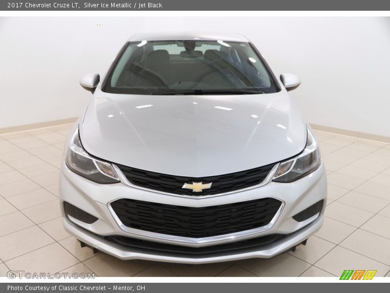 Silver Ice Metallic / Jet Black 2017 Chevrolet Cruze LT