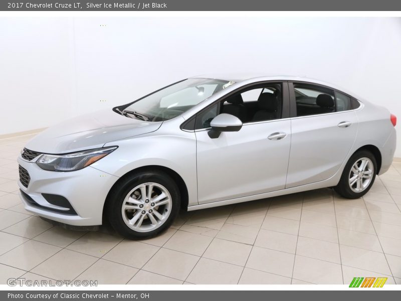 Silver Ice Metallic / Jet Black 2017 Chevrolet Cruze LT