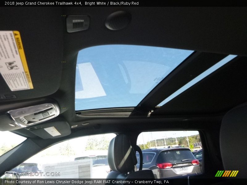 Bright White / Black/Ruby Red 2018 Jeep Grand Cherokee Trailhawk 4x4