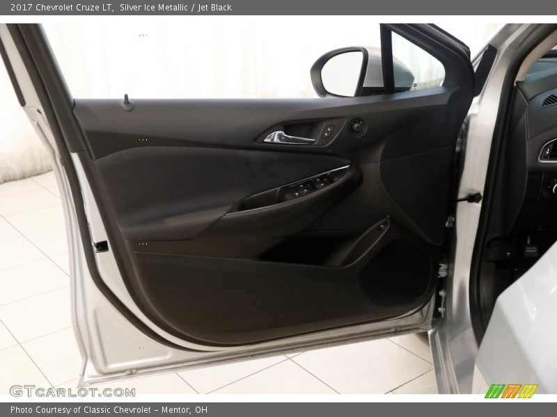 Silver Ice Metallic / Jet Black 2017 Chevrolet Cruze LT