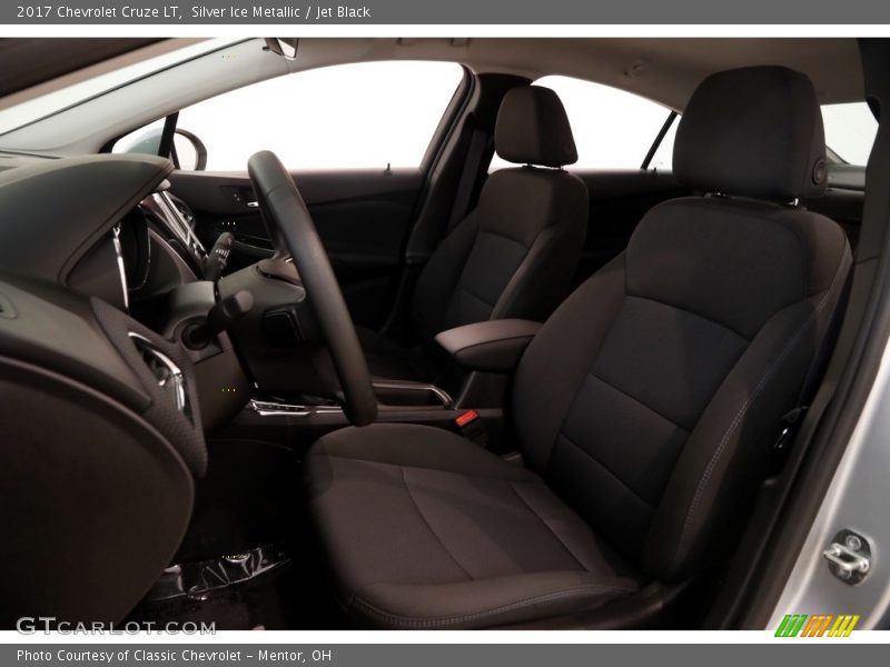Silver Ice Metallic / Jet Black 2017 Chevrolet Cruze LT