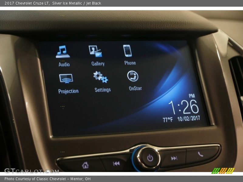 Silver Ice Metallic / Jet Black 2017 Chevrolet Cruze LT